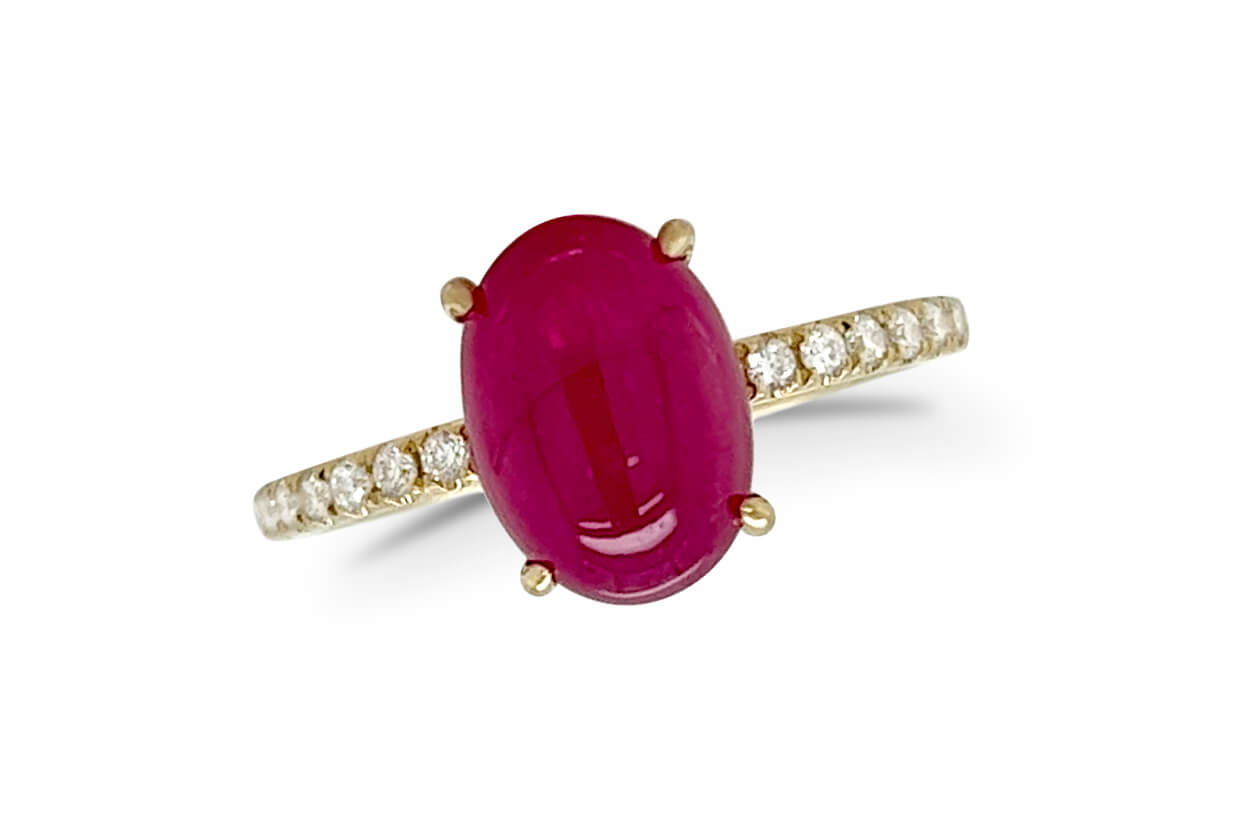 Ring 18kt Gold Oval Cabochon Ruby &amp; Diamonds Band
