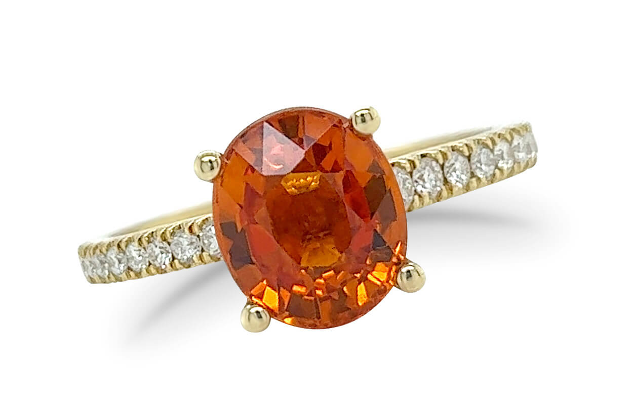 Ring 18kt Gold Oval Mandarin Garnet &amp; Diamonds