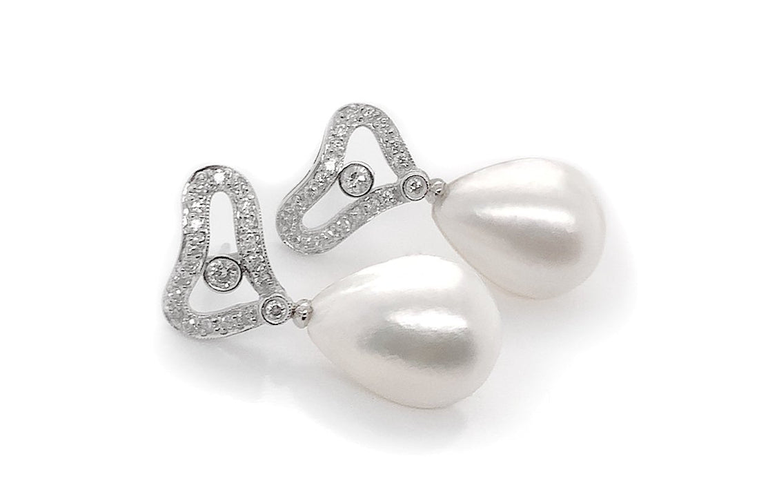 Earrings 18kt Gold Organic Shape with Pearls &amp; Diamonds Studs - Diamond Tales Fine Jewelry