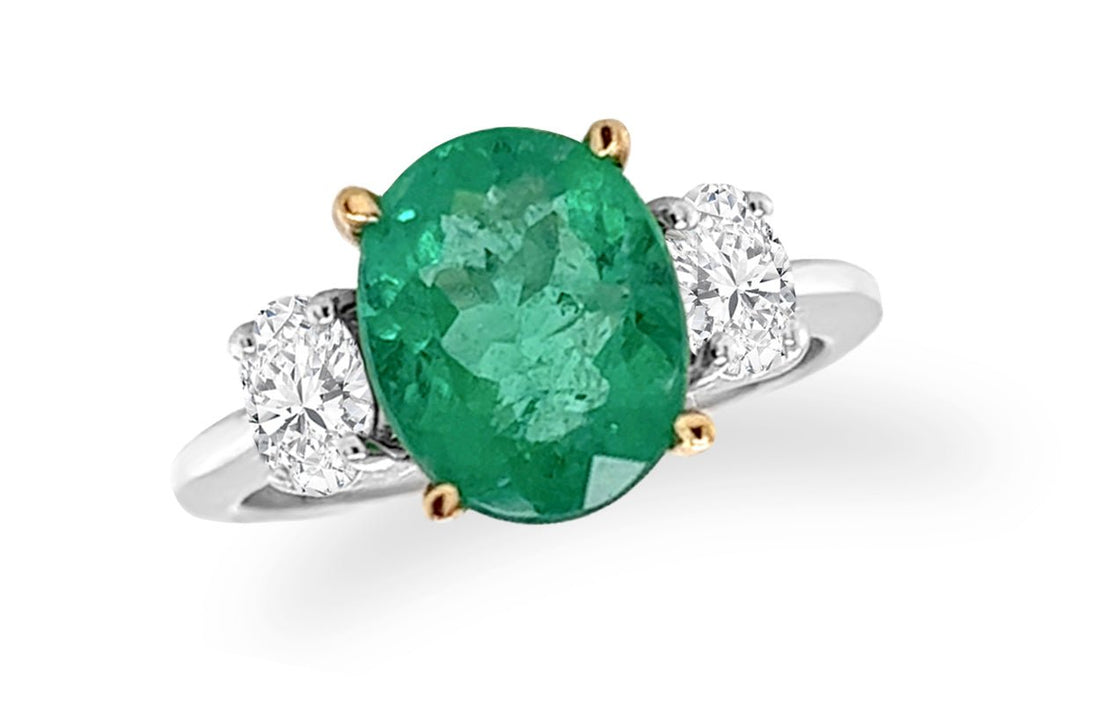 Ring 18kt Gold GIA Oval Emerald 2.28 cts &amp; 2 Oval Diamonds 0.52 cts - Diamond Tales Fine Jewelry